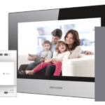 مجموعة إنتركم فيديو IP للفلل والمنازل – زر اتصال واحد DS-KIS702-P(B)